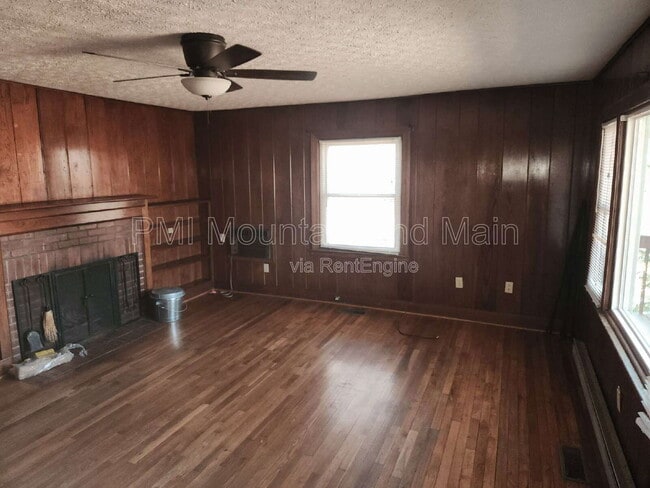 Foto del edificio - 2 Woodlands Dr