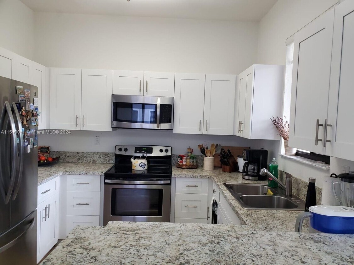 Primary Photo - 12752 SW 131st Terrace 12752, Miami, FL 33186