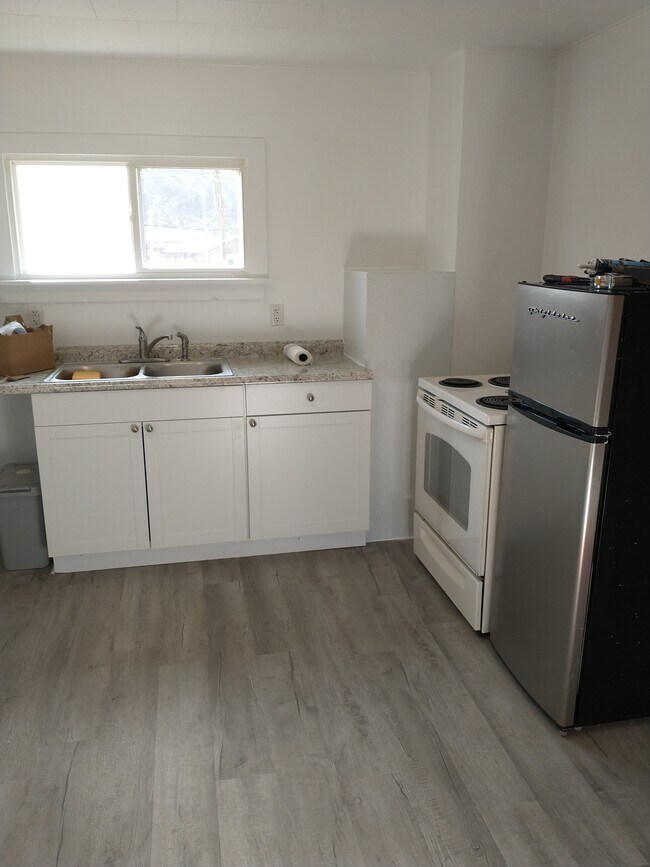 Building Photo - 14809 Broadway St