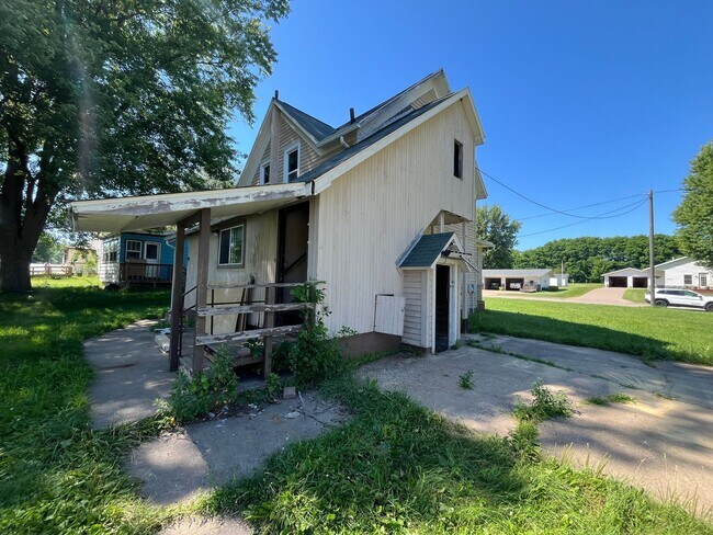 Building Photo - 26351 W Mondovi St