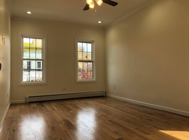 Foto del edificio - 5631 Post Rd