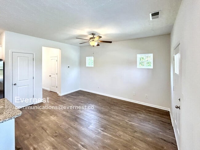 Building Photo - 130 Carver Ln