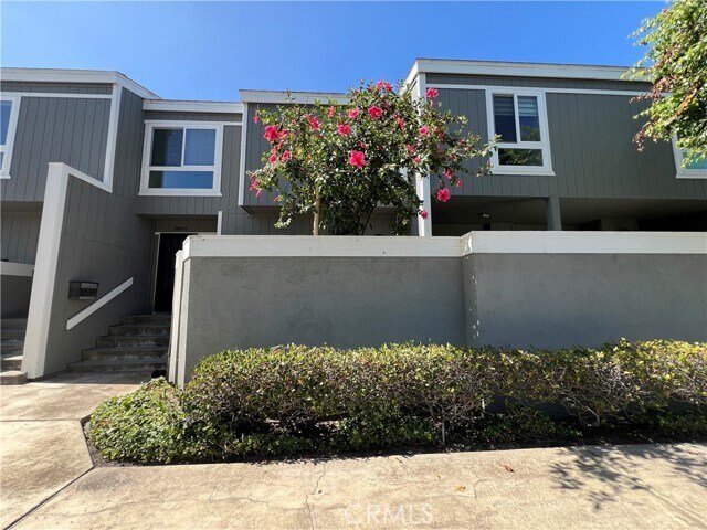 Building Photo - 2800 W Segerstrom Ave