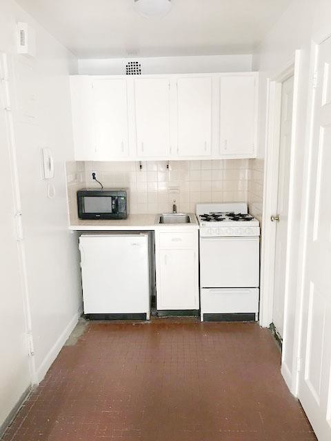 Building Photo - 128 East 70th Street
