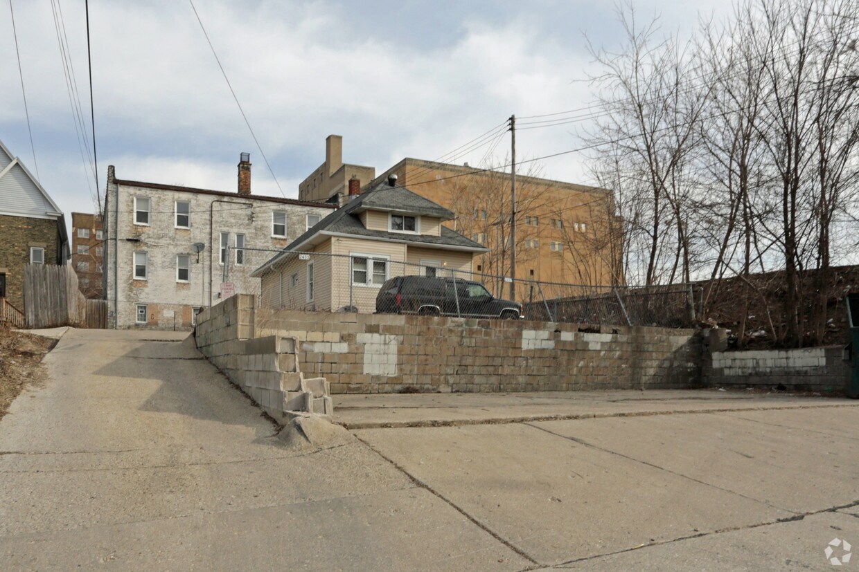Foto del edificio - 2433 W Michigan St
