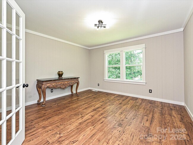 Building Photo - 9565 Man O War Rd