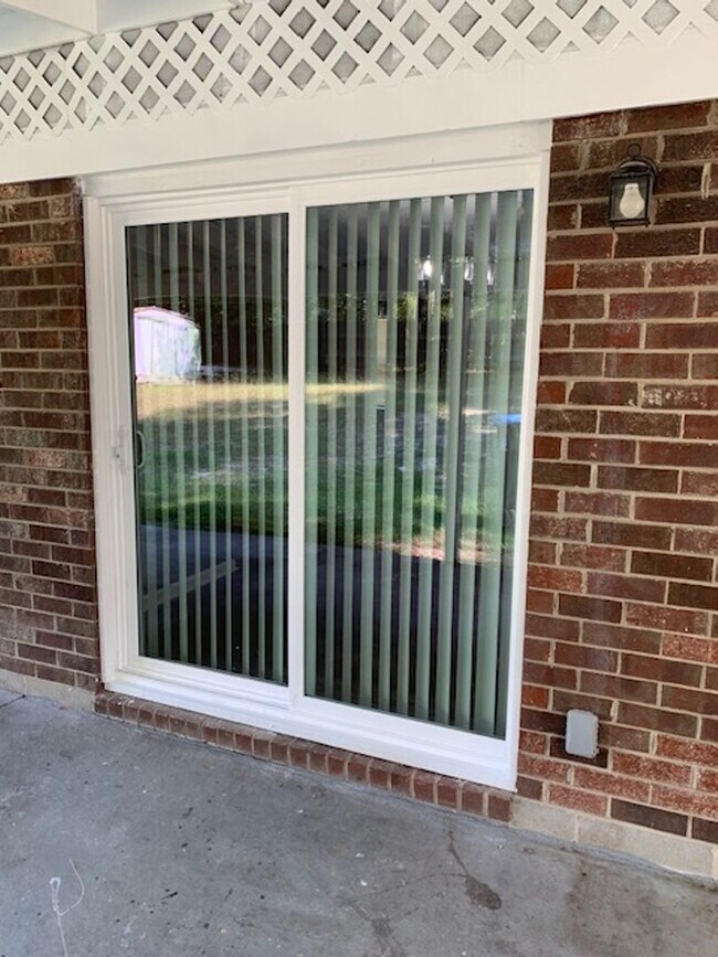 Foto del edificio - Located in McDuffie Woods Subdivision - Coming Mid March 2026