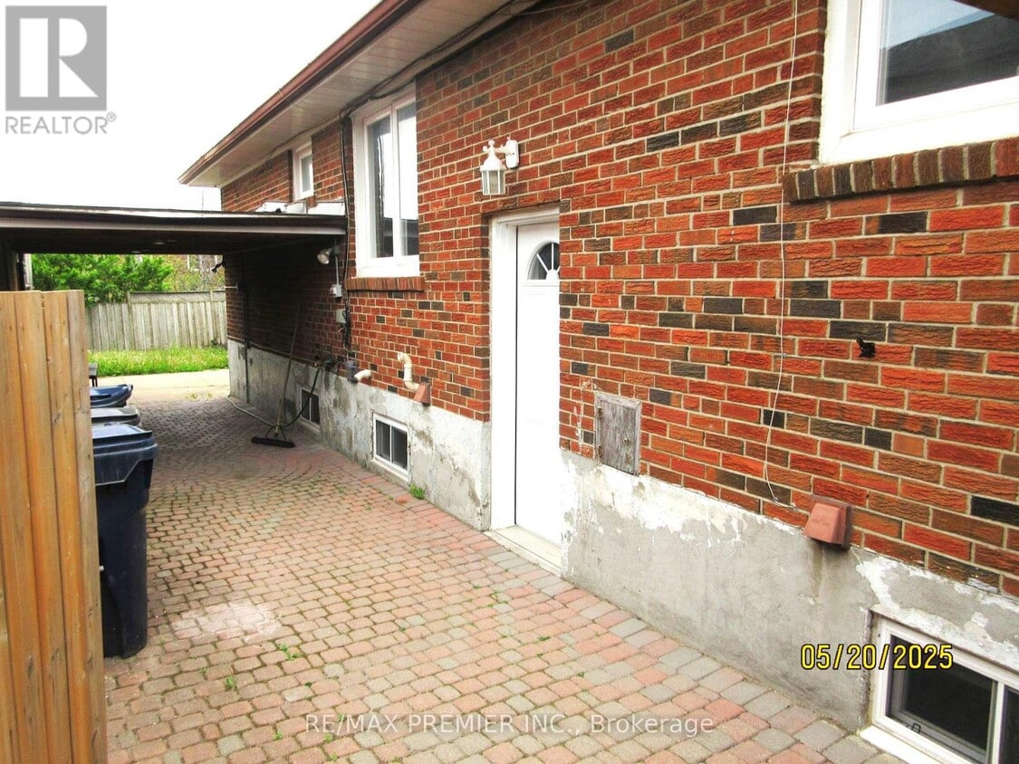 Building Photo - 100 Snowood Ct