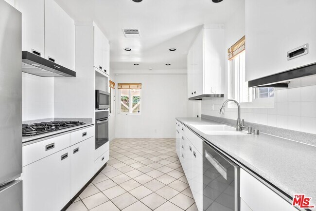 Foto del edificio - 4509 Canoga Dr