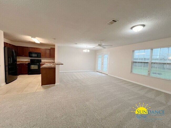 Foto del edificio - NEW Flooring, Beautiful Home in Stillwell ...