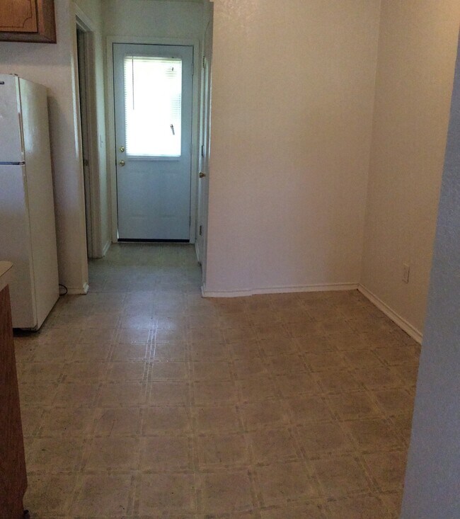 Foto del edificio - Spacious townhome in 76542 only $895