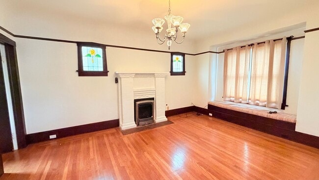 Building Photo - 2128 San Antonio Ave