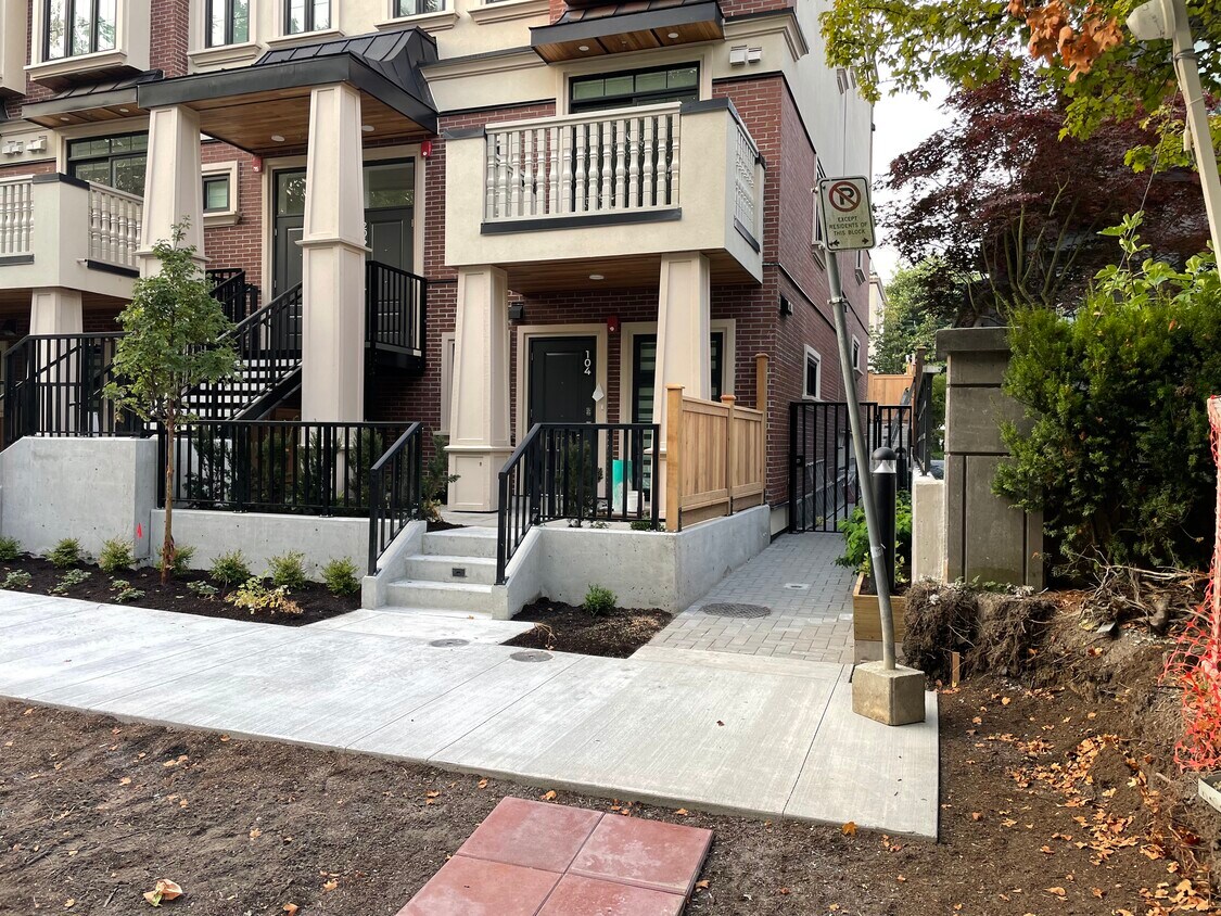 Primary Photo - 918 32nd Av W