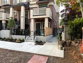 Building Photo - 918 32nd Av W