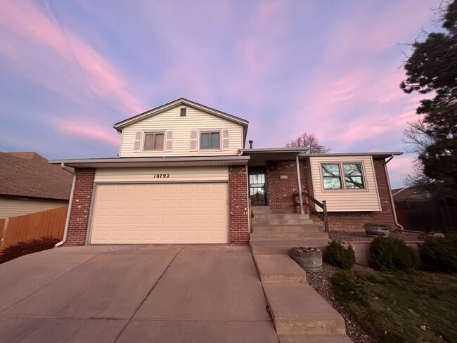 Photo - 10792 Grove Ln House