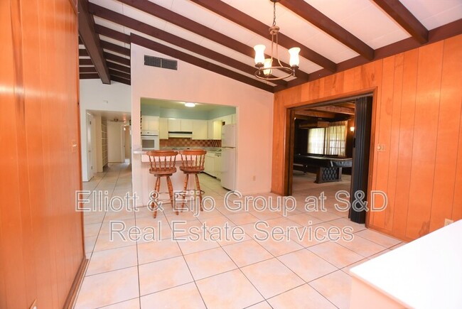 Building Photo - 5801 Poinciana Ave