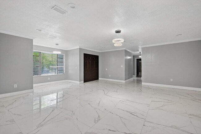 Building Photo - 15775 N Miami Ave