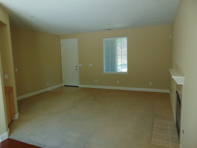Foto del edificio - Beautiful 3 bed 2 Bath Home in Mountain House