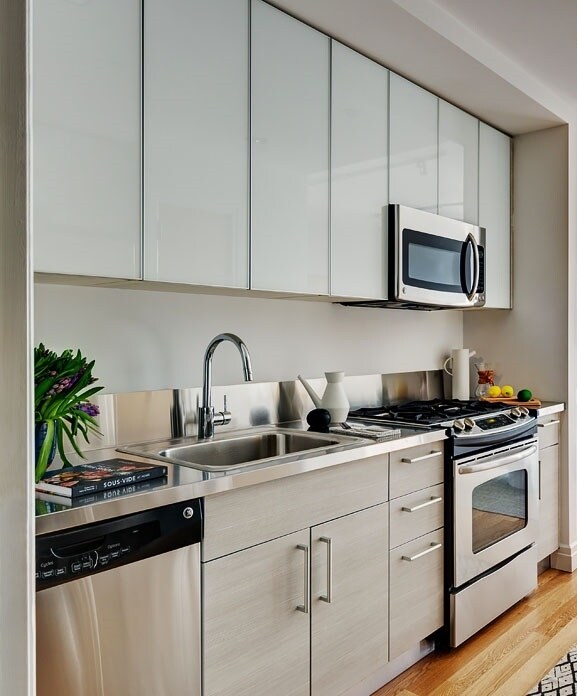 Primary Photo - 550 W 54th St