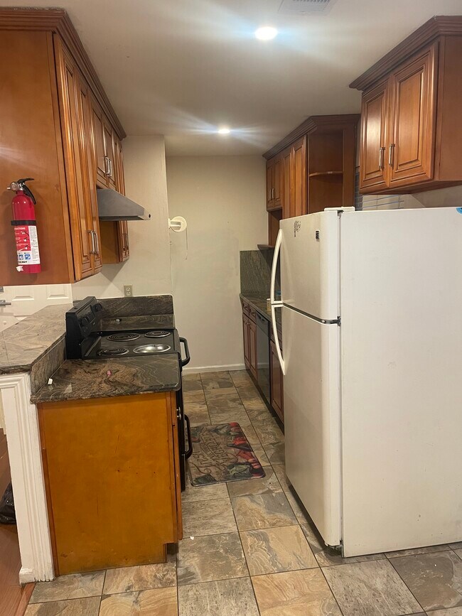 Building Photo - 2492 Golzio Ct