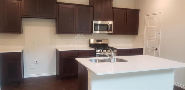 Building Photo - 2176 Miramar Dr