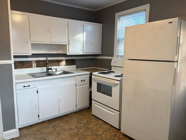 Foto del edificio - 2 Bedroom, 1 Bathroom House in Winston-Salem!