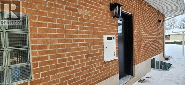 Building Photo - 90 Wedgewood Dr