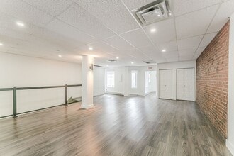Building Photo - 824 Avenue du Mont-Royal E
