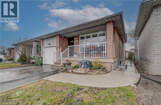Building Photo - 383 Rexford Dr