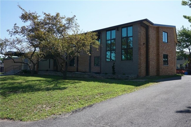 Building Photo - 124 Swansea Dr