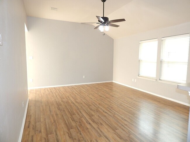 Foto del edificio - ***Pre- Marketing*** Cozy 3-Bedroom Home w...
