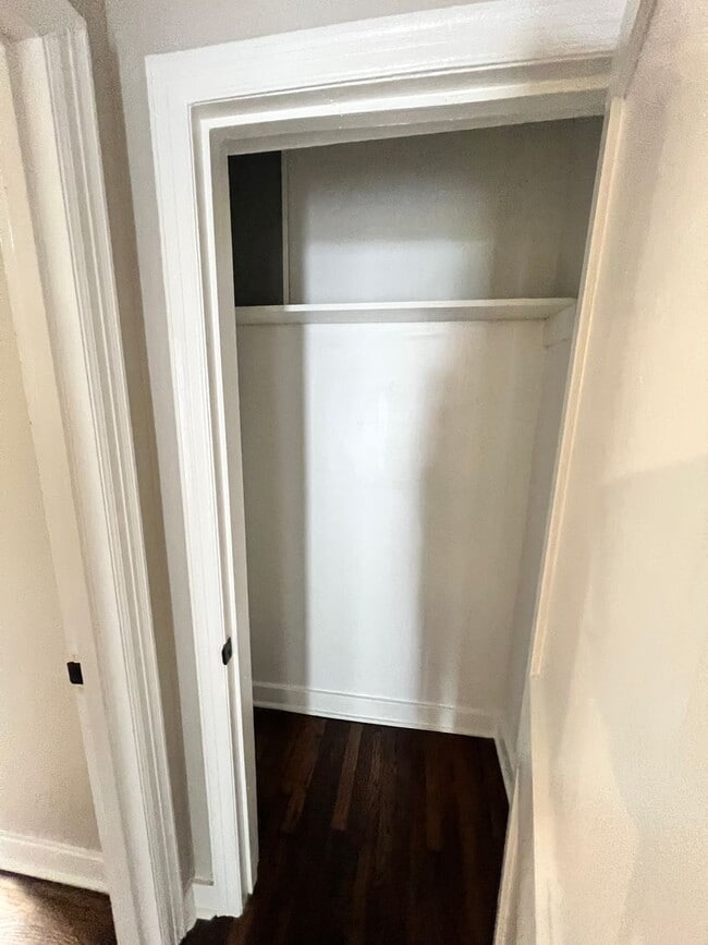 Building Photo - 1 Bedroom Duplex