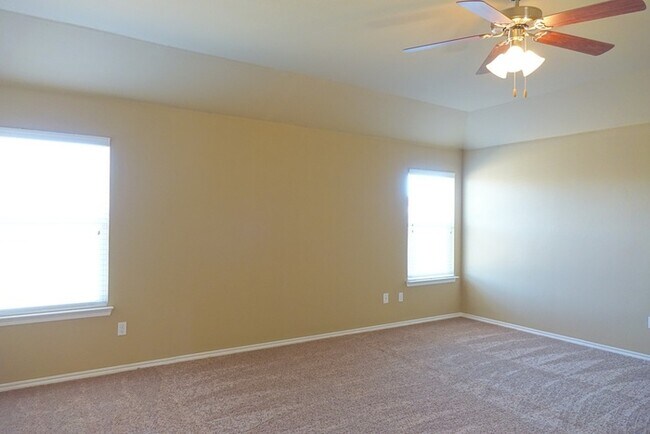 Building Photo - Beautiful Piedmont Home!