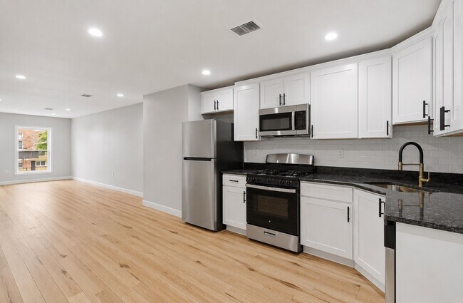 Building Photo - 2427 Ashland Ave