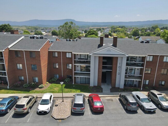Foto del edificio - Great Two Bedroom Condo Available - 1010-5 Blueridge Dr.