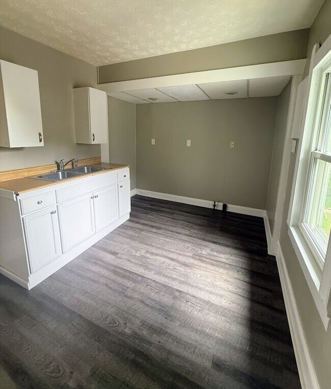 Building Photo - Wellman Duplex