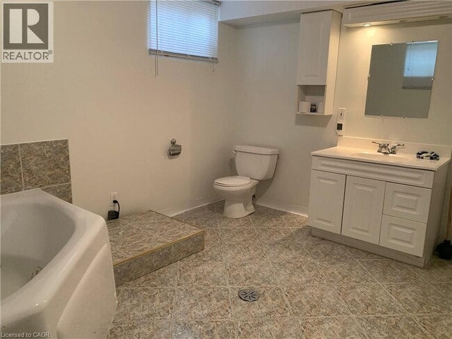 Building Photo - 72 Southmeadow Crescent