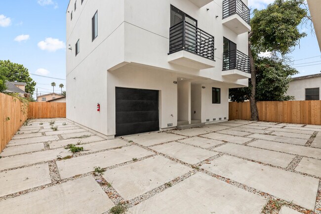 Foto del edificio - 438 E 28th St