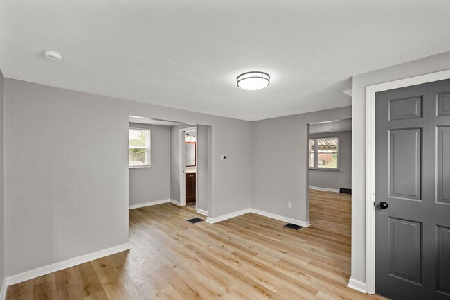 Foto del edificio - MOVE IN SPECIAL! SCORE HALF OFF 1ST MONTH'...