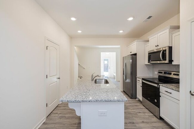 Building Photo - Beautiful Modern 2-Bedroom Townhome AVAILABLE NOW