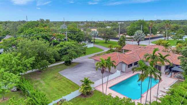 Foto del edificio - 9980 SW 83rd Ave