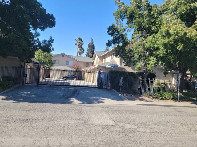 Welcome to Park Place Commons - 1600 Park Ln