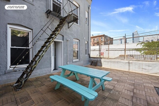 Building Photo - 129 N 6th St