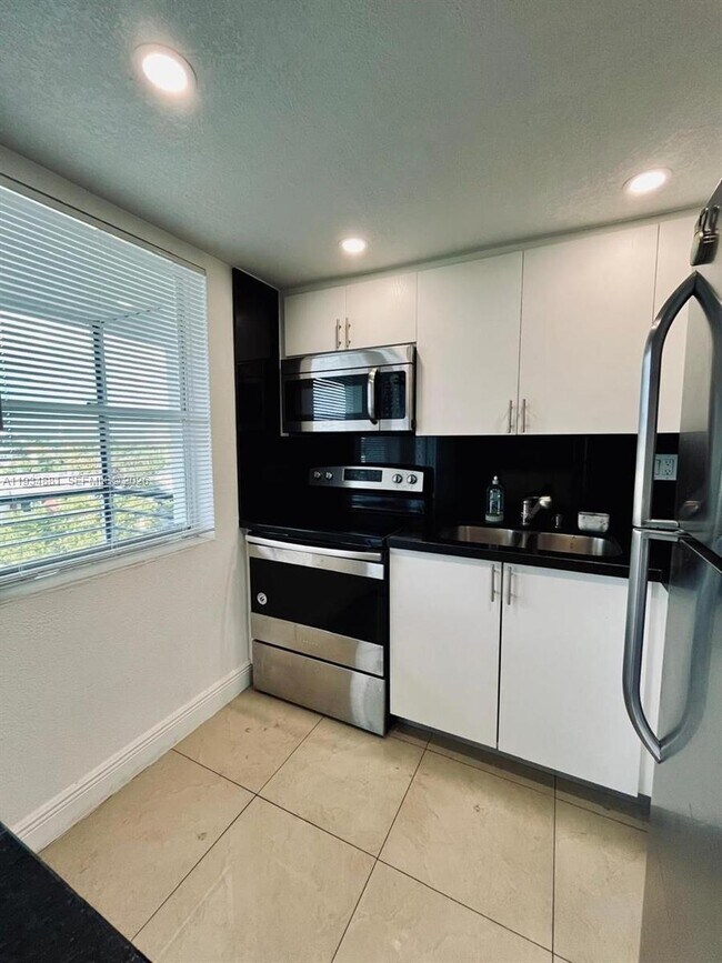 Foto del edificio - 1750 NE 115th St