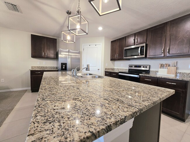Building Photo - 1026 Golden Shiner Ave