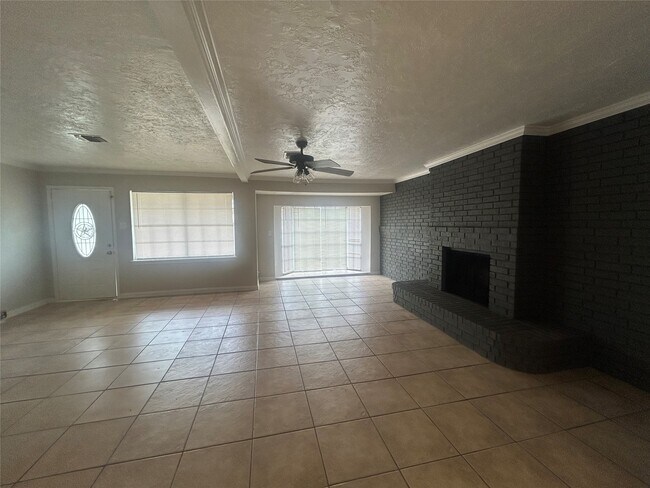 Building Photo - 10401 Ney St