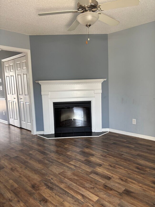 Foto del edificio - 2330 Vineyard Dr