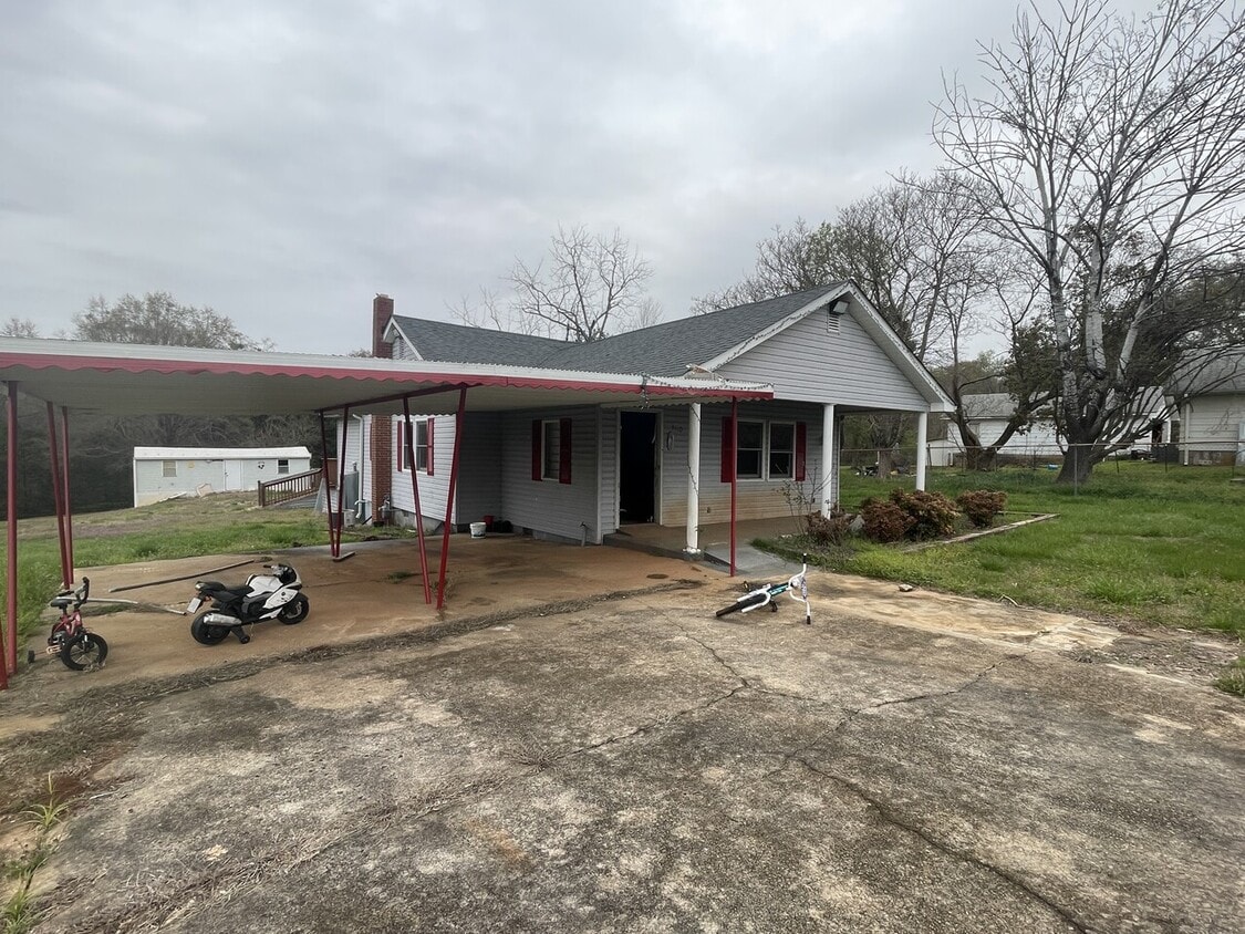 Building Photo - Old Easley Bridge Rd