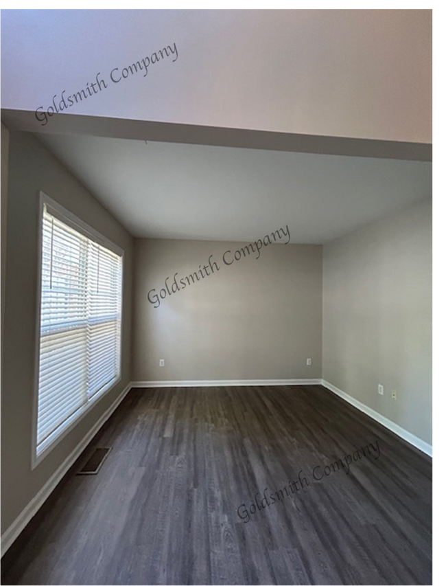 Foto del edificio - "Spacious 4-Bed Oasis with 2.5 Baths on Collingsworth Lane"