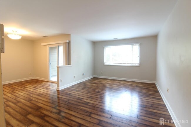 Building Photo - 3123 Sayre Dr